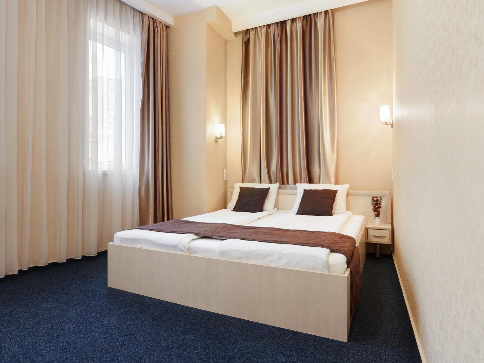 Apart Hotel Asotel Kharkiv Eksteriør billede
